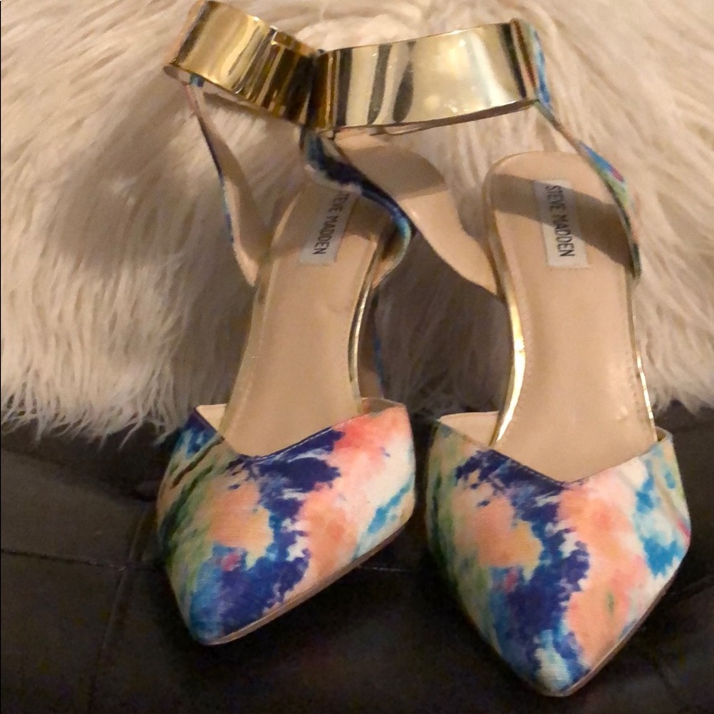 Pumps - Picture 2 of 3